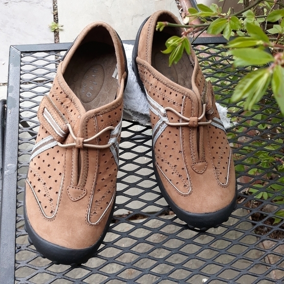 Clark Girls Shoes Pull On in Tan Color Size 5M - Picture 1 of 6